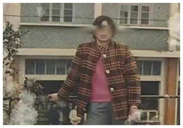 四川女子离奇身亡,父亲守护24年不下葬成不腐干尸:她是冤死的