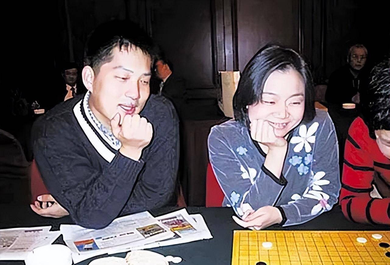 围棋名将常昊近况:不顾恩师反对,娶大8岁的二婚师姑,携手至今_张璇比