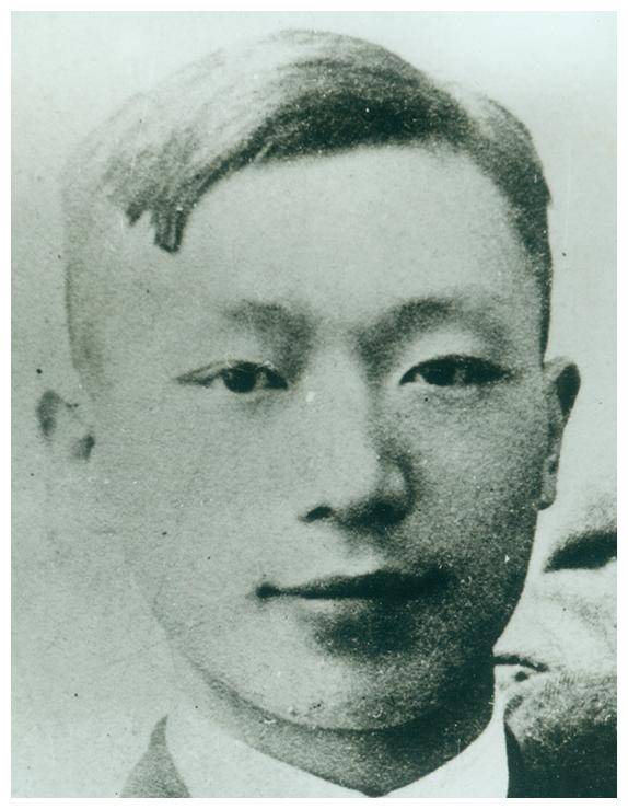 五四运动时期,聂荣臻因为参与青年学生的爱国运动,被反动军阀追捕