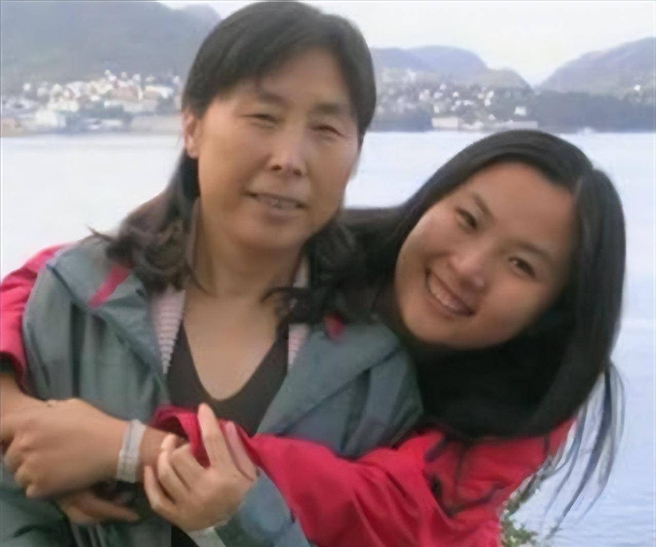 为了给于娟治病,赵斌元卖掉了他们结婚后不久才购买的一套房子.