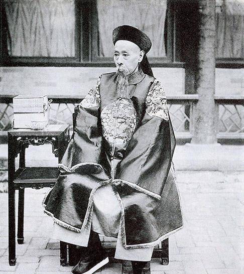 签订《辛丑条约》,除了李鸿章还有一个王爷,他是晚清第一大贪官