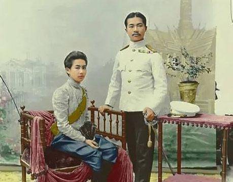 泰国王室的历史旧相片:从拉玛四世和拉玛七世,还有满宫佳丽