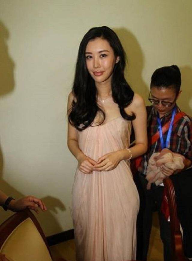 田朴珺前半生惨淡,成为"王的女人"后,怎么活到越独立越讨人嫌