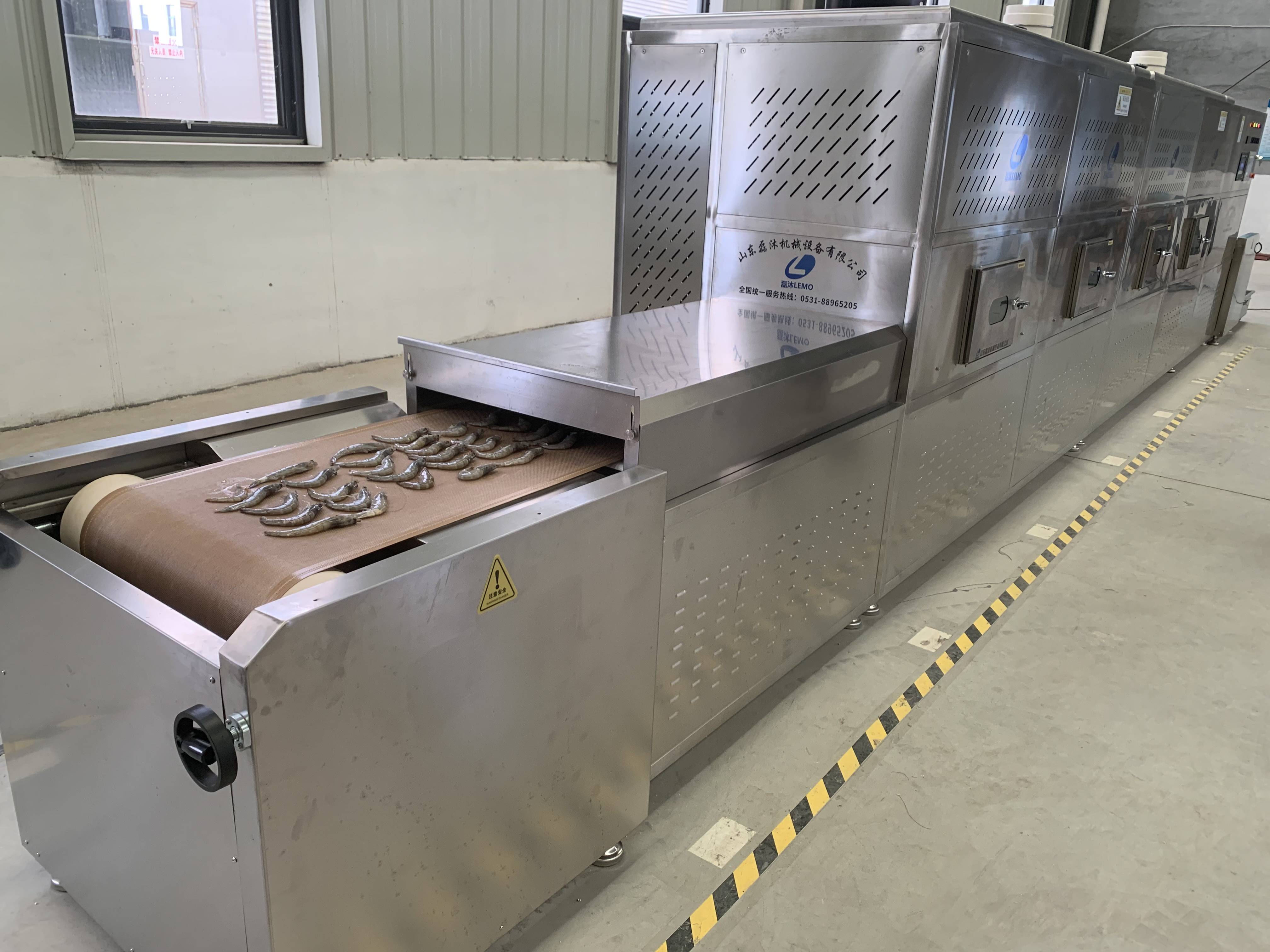 鲜虾微波烤熟烘干机传统烘干方法往往耗时较长,且易导致虾肉质地变硬