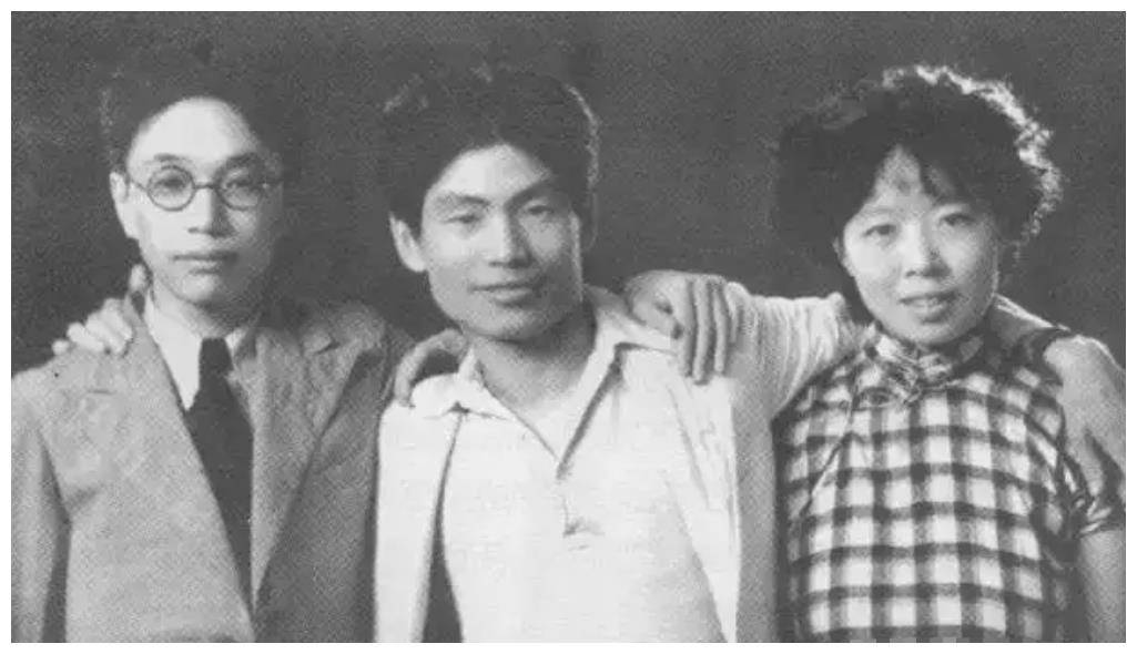 文学洛神",一生逐爱却总被抛弃,31岁心怀不甘离世_萧红来_汪恩甲_父亲