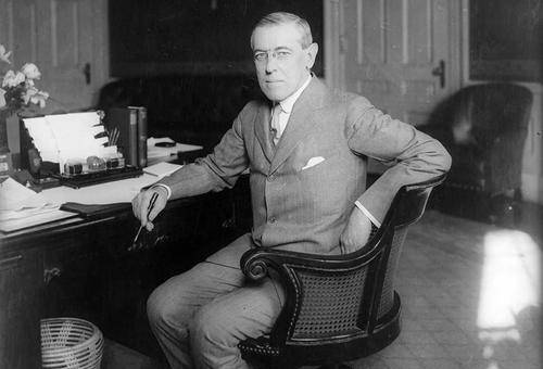 第八位总统是小罗斯福,也就是富兰克林·德拉诺·罗斯福.