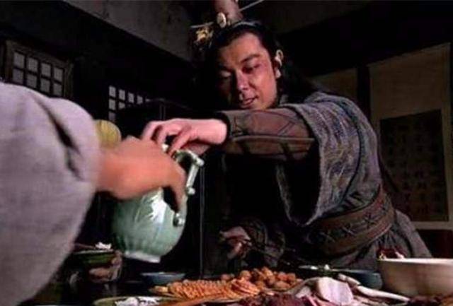 林冲,李逵,鲁智深这些人本来就不是一般人,所以吃肉,喝酒多也是正常的