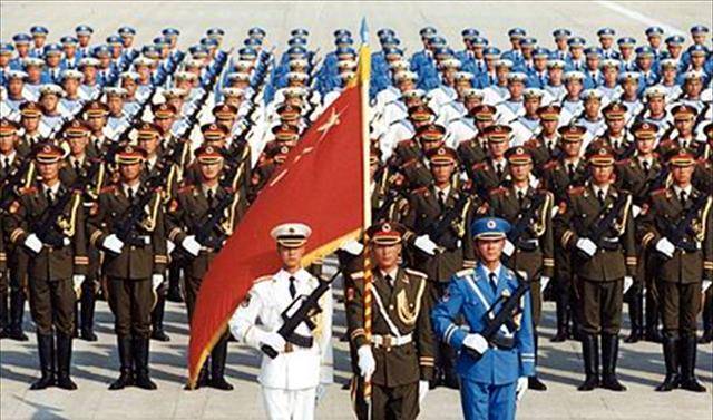 三军仪仗队使用的礼宾枪都是真枪吗？为何总是“咔咔”响？_军队_中国_式半自动步枪