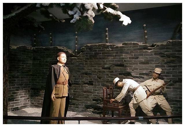 吉鸿昌英勇就义,先是要来了座椅坐下,大义凛然:你在我眼前开枪_宣侠父