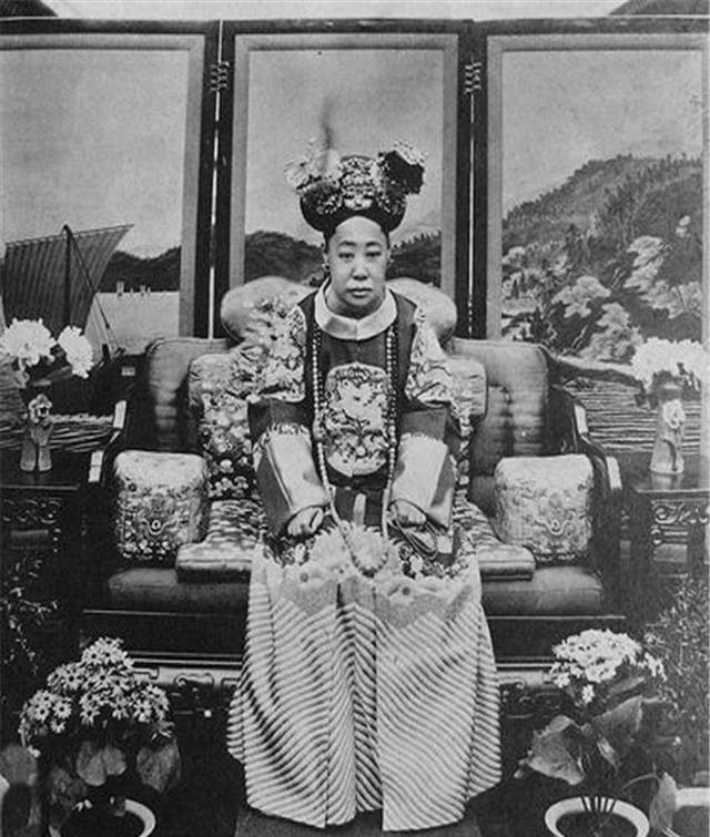 光绪帝怎一个幸福了得?珍妃美丽动人,隆裕相貌平凡