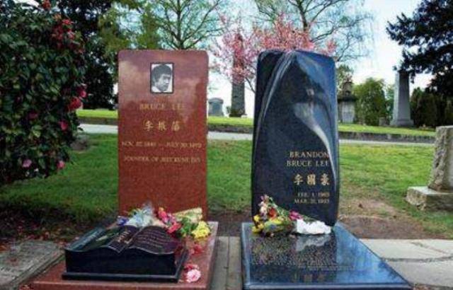 李小龙33岁去世,儿子比他还短命,死时年仅28岁,父子俩葬在一起