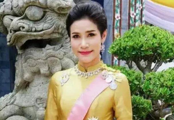 这两个人可不是小角色,虽然泰王身边还有20多位嫔妃,但是仍然没有这