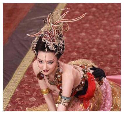 都说帝辛是暴君,却没想到苏妲己更为残暴,简直是吃人不吐骨头