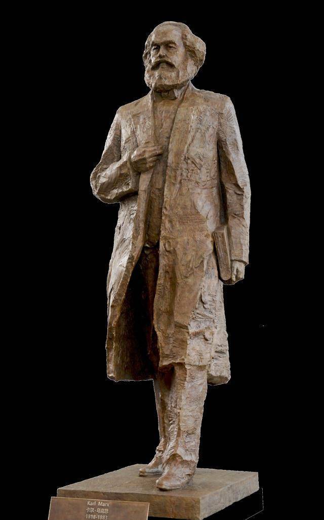 《马克思》,吴为山,高5.5米(4.6米雕塑0.9米底座),青铜,2018年