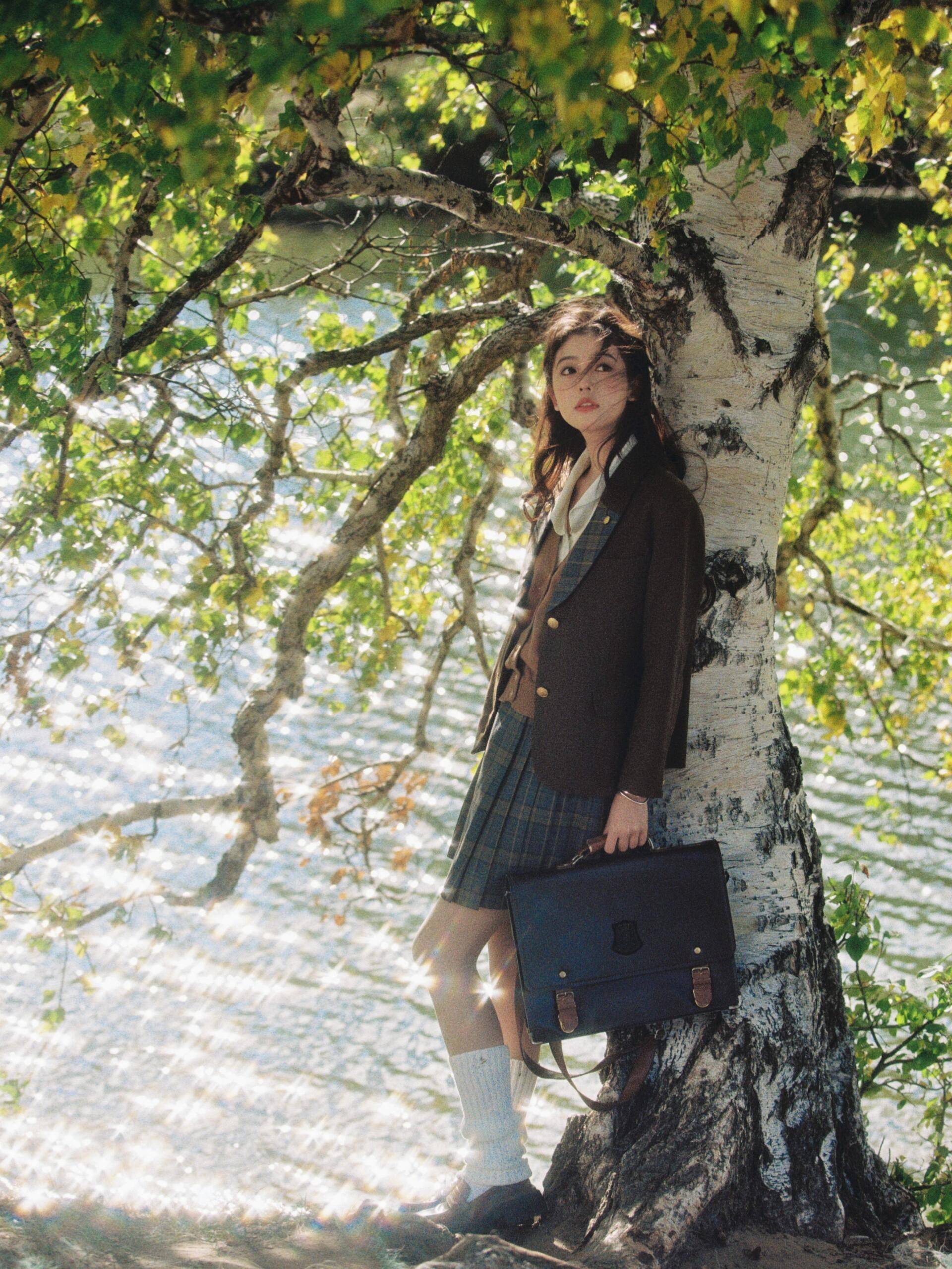 波光粼粼的水边人像创作