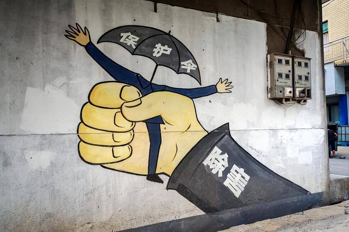 李满林被判刑后,他的"保护伞"全部落马,任何有罪之人都不可能逃脱的掉