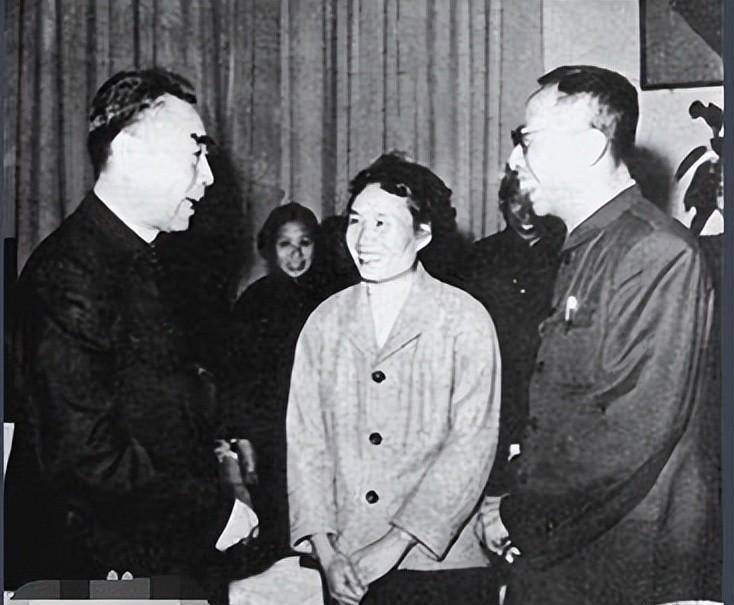 溥仪和李淑贤的婚姻幸福么?婚前两人互相隐瞒,婚后溥仪经常下跪