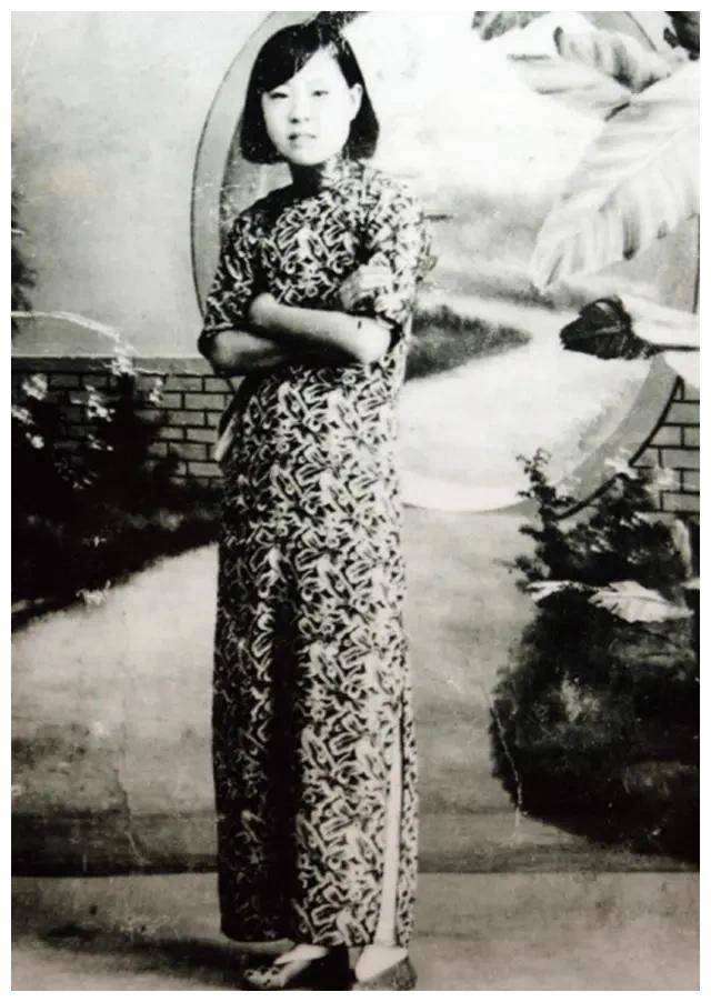 末代皇帝溥仪,一生4段婚姻5任妻子,5任妻子结局如何?