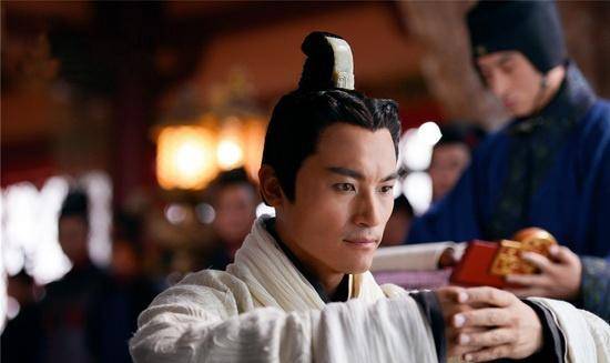 晋献公的子嗣很多,比较年长的是太子申生,公子重耳和夷吾,这三个人都