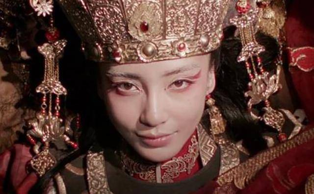 "沉睡千年"契丹公主墓被挖出,为何她头戴神秘面具,与舅舅合葬?