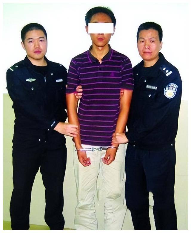 11年大二女学生在厕所惨遭奸杀,凶手却只判死缓?法院:依法留情
