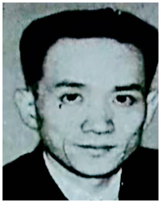 1947年,特务头子丁默邨被判死刑,枪决前两股战战屎尿横流