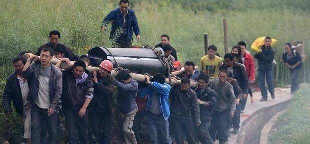 古代人死出殡,为什么要那么多人抬棺材?难道是因为它太重吗?