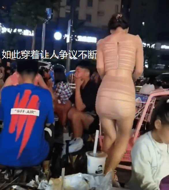 出门忘记穿裙子的女人图片