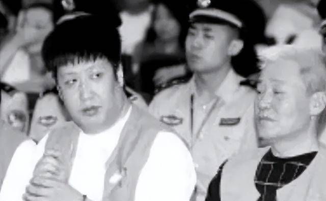 1998年长春黑老大被击毙,百辆豪车公然撒钱送行,背后隐藏秘密_梁旭东