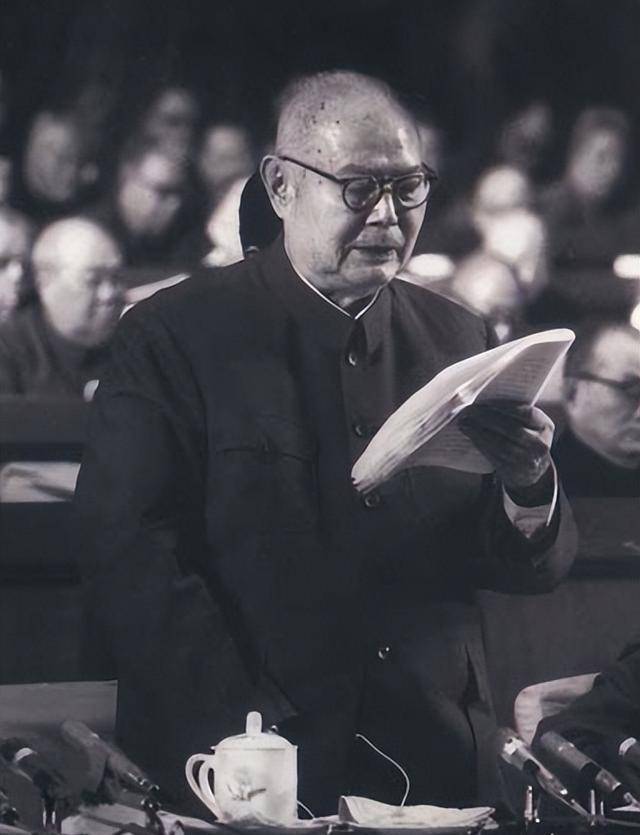 84年，叶帅希望梁兴初到大军区任职，梁兴初拒绝：不会当顾问_战场_海南军区_将领