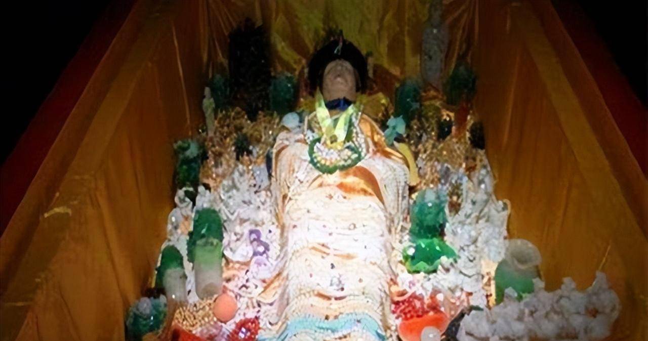 一人连破三条宫规,武则天和慈禧都望尘莫及_龙袍_固伦荣宪公主_康熙