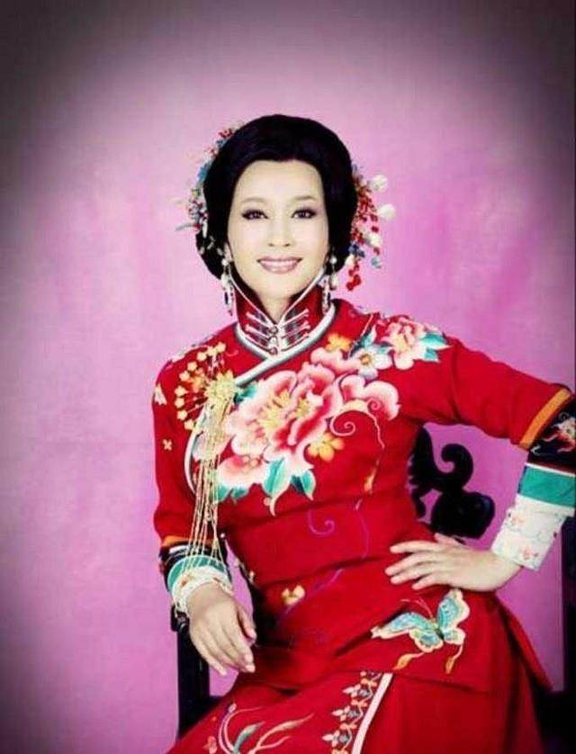 也正因为此,在赛金花落寞时,吴佩孚,胡适,梅兰芳,齐白石,徐悲鸿