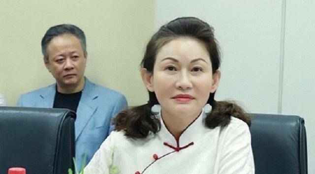 山东女首富:20年赚下500亿身家,一手掌控全球36%玻尿酸市场