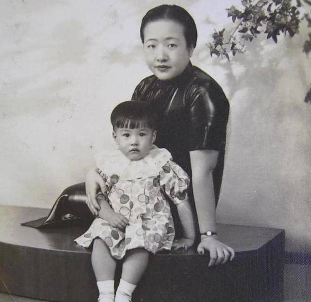 第二代宋氏三姐妹:皆嫁豪门,因父亲怀念初恋,名字都有"颐"字