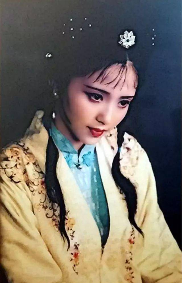杜十娘怒沉百宝箱,看似决绝到了极点,实际上也是无奈之举