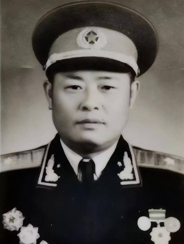 他是第9兵团最年轻军长,55年授少将,自己拒绝88年授上将的机会