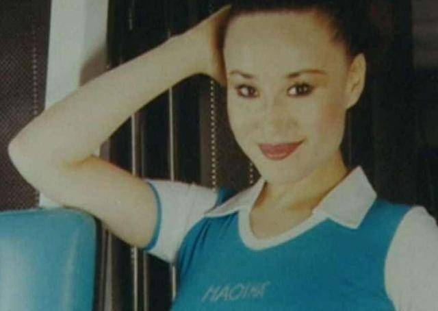 2001年健美女皇马华41岁去世,死前大腿淤青,丈夫绝望中求神拜佛