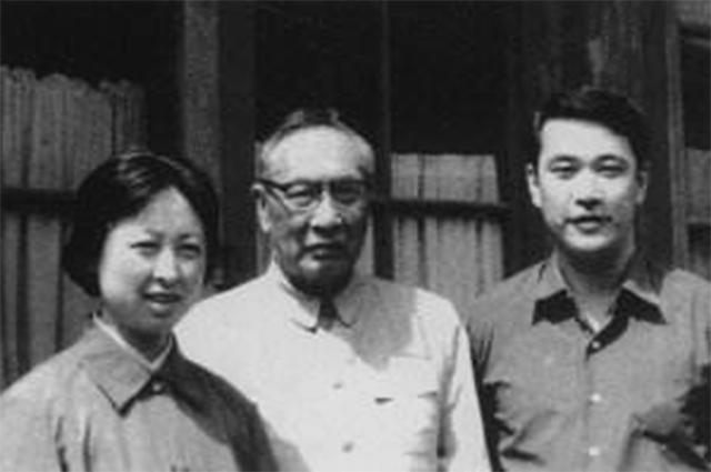 最后的“云南王”卢汉：成功带领云南起义，为何授衔大典上没他？_龙云_军事工作_国民党
