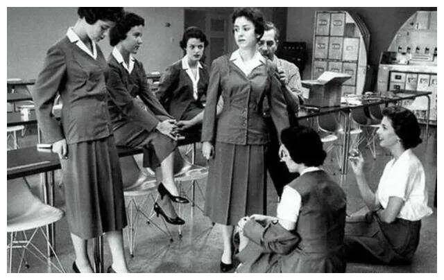 照片:留胡须的李小龙,大学毕业时的特朗普_赫本_安德烈·多蒂_音乐节