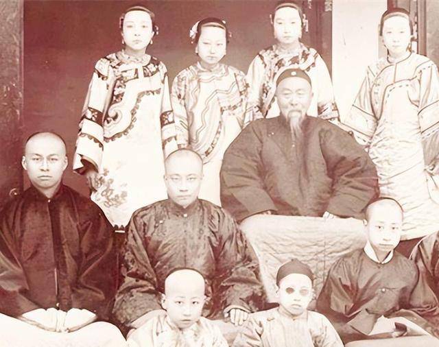 李鸿章把22岁女儿嫁给40岁老幕僚,两人后代却孕育了一位天才作家
