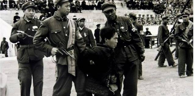 1949年公安逮捕一位杂货铺老板,揭开尘封18年的黄金大劫案