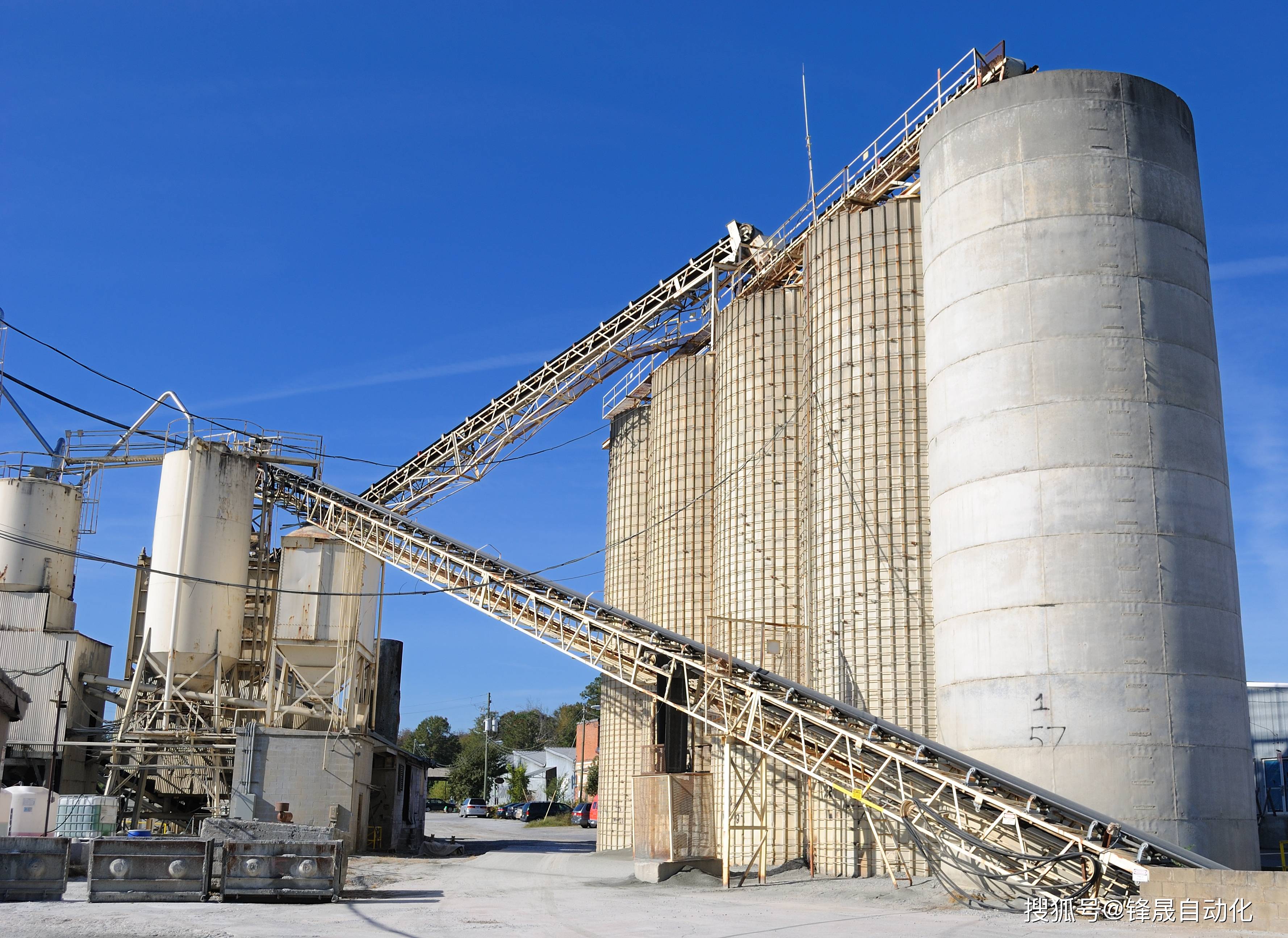 可以让水泥中转库随时测量料位的料位计测量系统