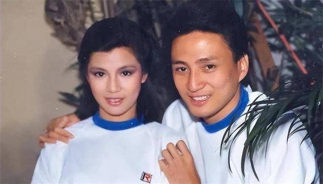 2012年,翁美玲外籍男友曝光她的罕见生活照,展现不为人知的一面