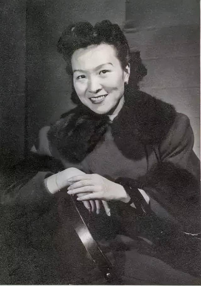 "中国最美女人"李佩,其丈夫抵10个师,死后两人名字被行星命名