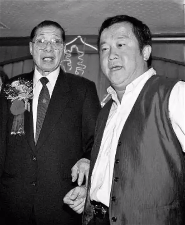吴锡豪开始贩毒是因为认识了香港四大探长之一的吕乐,他势力发展起来