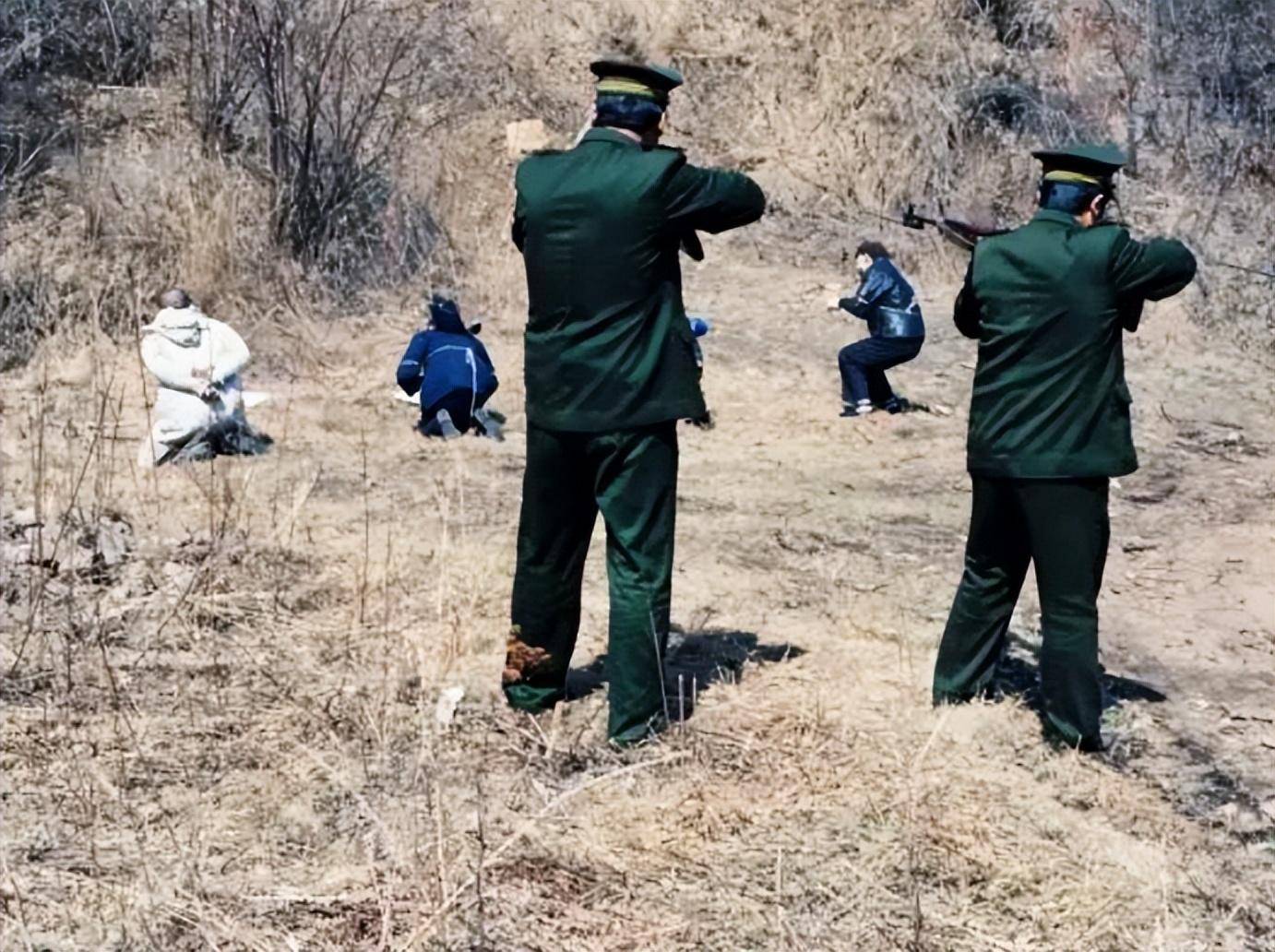 解救吴若甫的警察图片