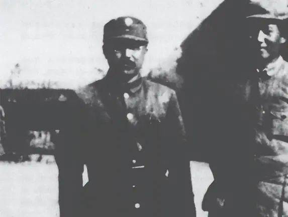 1956年“战犯”卫立煌回大陆,到中南海做客时,毛主席打破一个常规_蒋介石_国民党_时候