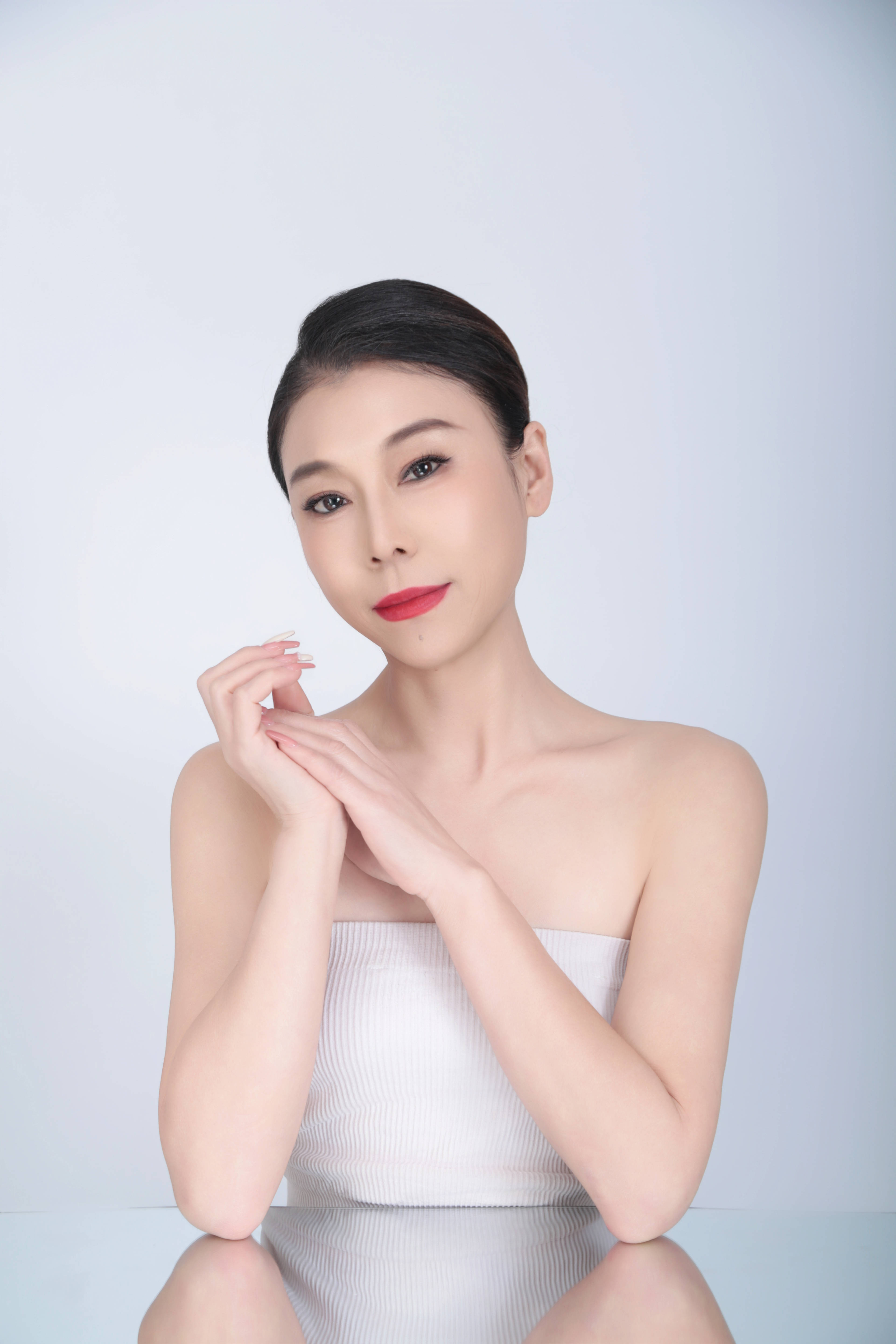 《芳香粉痕里,平面模特雨蝶秀现代格调》