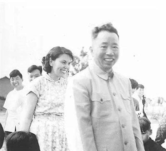 刘亚楼上将夫人翟云英,与丈夫厮守18年,用24年完成丈夫3个遗愿