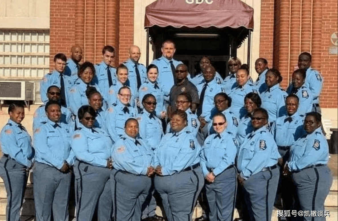 美国公务员工资有多高？网站公开数据其平均年薪已超10万美元！_搜狐网